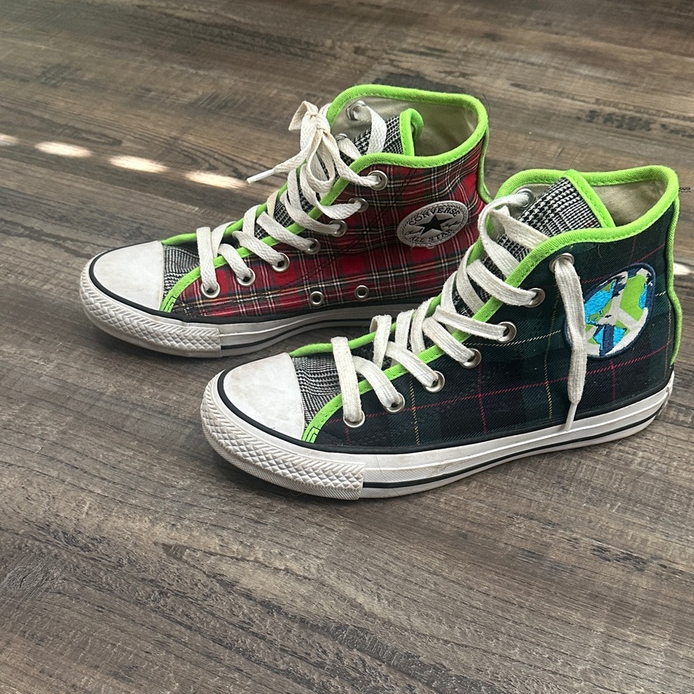 Converse Kids Sneakers with Red and Green Highlights - Picture 2 of 5